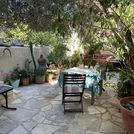 Avli-the Courtyard Pensión Nicosia