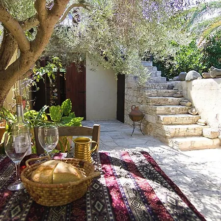 Pensión Avli-the Courtyard *
